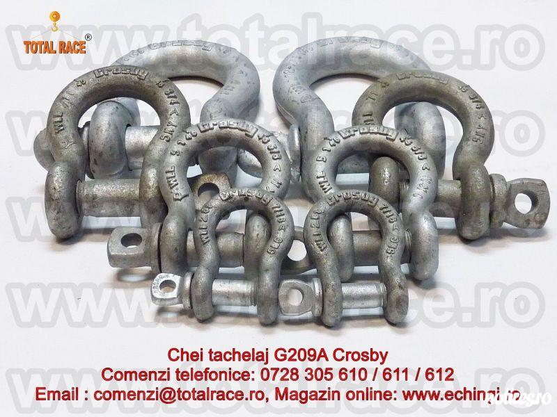 Total Race comercializeaza : chei tachelaj model G 209A tip omega marca Crosby, cheie tachelaj cu bolt filetat , chei tachelaj capacitati intre 2 Tone si 21 Tone . Cheile de tachelaj sunt in conformitate cu cerintele de performanta ale Fed. Spec. RR-C271D
