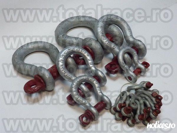 Total Race va ofera din stoc : chei tachelaj model G 209 tip omega marca Crosby, cheie tachelaj cu bolt filetat , chei tachelaj capacitati intre 0.33 Tone si 55 Tone . Cheile de tachelaj sunt in conformitate cu: EN 13889:2003 , indeplinesc cerintele de pe