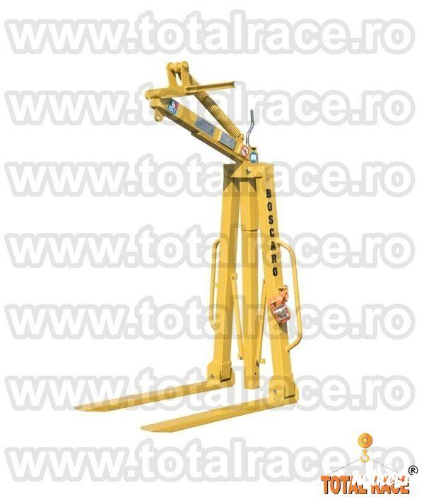 Total Race comercializeaza furca macara model  MBA LAME 1200 MM, furca paleti, capacitate : WLL 2000, deschidere reglabila in V cu manivela, lame fixe, reglare automata a centrului de greutate cu arc. Total Race Romania comercializeaza si bene beton , ben