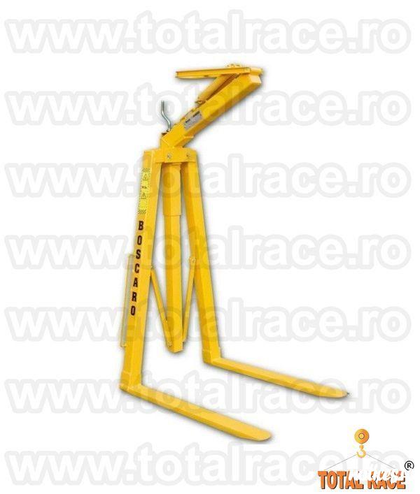 Total Race comercializeaza furca macara model  MBA LAME 1200 MM, furca paleti, capacitate : WLL 2000, deschidere reglabila in V cu manivela, lame fixe, reglare automata a centrului de greutate cu arc. Total Race Romania comercializeaza si bene beton , ben