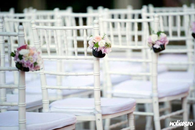 inchiriem scaune chiavari