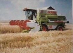 Combina Agricola CLAAS MEGA 208