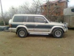Vand 2 Mitsubishi Pajero, unul inscris in circulatie