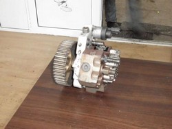 POMPA DE INJECTIE 1,9 DCI PENTRU RENAULT (LAGUNA, MEGANE, TRAFIC SI OPEL VIVARO)