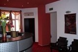 Caut camerista harnica si serioasa