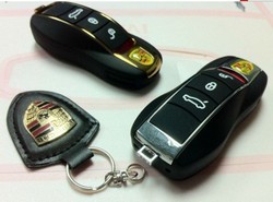 Telefoane tip breloc alarma auto Porsche Cayenne