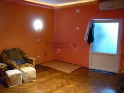 VANZARE CASA CURTE