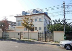 Vand VILA in PIPERA LAC Str. EROU SERBAN ION, Nr. 8
