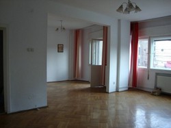 Vand apartament 3 camere+1 camera zona pt masa