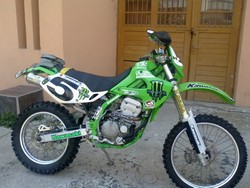 Vand cross enduro Kawasaki KLX 300,4 timpi,inmatriculat 2001,pret 1750 Euro