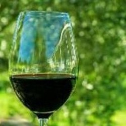 Vin rosu natural