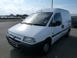 Dezmembrez peugeot expert 1997 - 2002