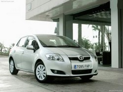 Dezmembrez toyota auris din 2005