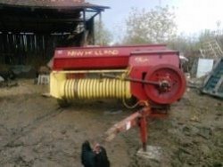Presa balotat pe ata/ sfoara New Holland 270