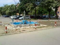 caut prietena