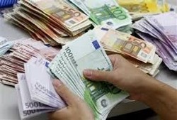oferă împrumuturi variind de la 1500 € la 2,5 milioane €